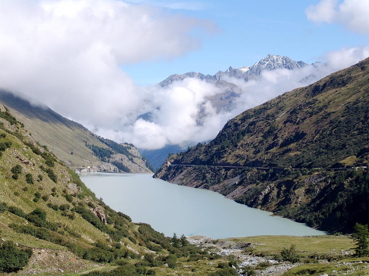Lac des Toules — See